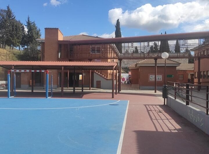 Evacuado el CEIP Rosalía de Castro tras un estruendo en la caldera: todo quedó en un susto