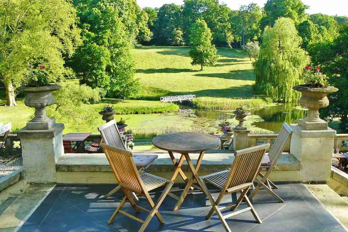 Encuentra las mejores mesas de exterior para tu jardín