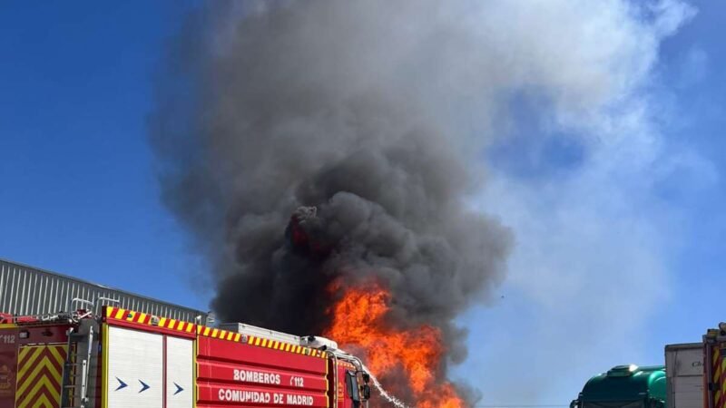 Incendio en una nave de piensos en Arganda del Rey controlado rápidamente por los bomberos