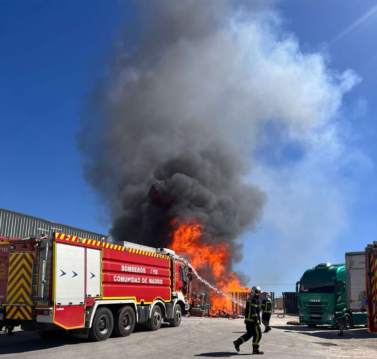 Incendio en una nave de piensos en Arganda del Rey controlado rápidamente por los bomberos