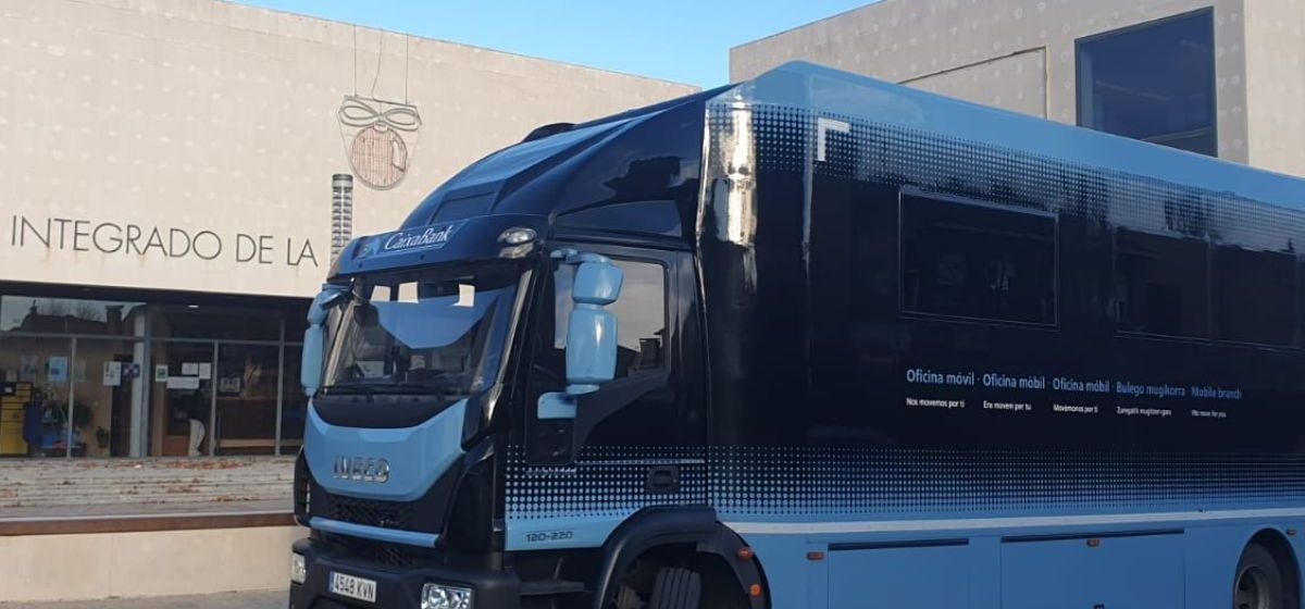 El Autobús de Caixabank vuelve al Centro Integrado de la Poveda el próximo 28 de agosto