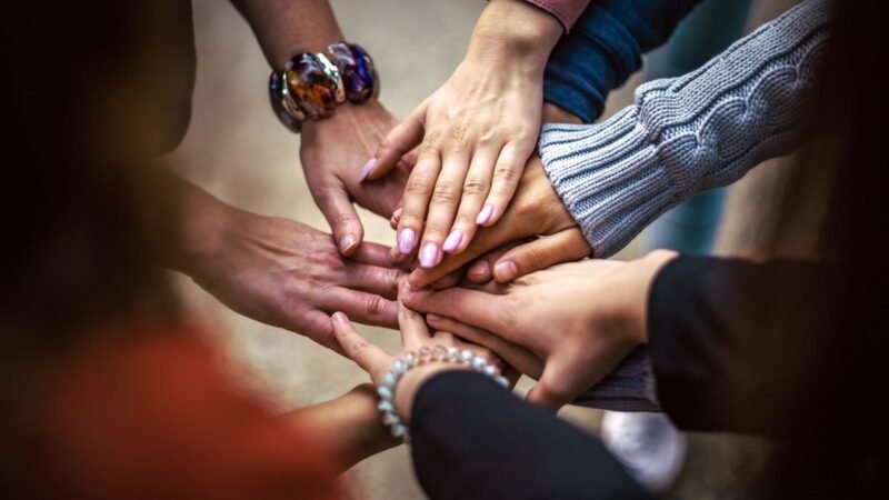 Cómo el Team Building mejora las habilidades de comunicación no verbal