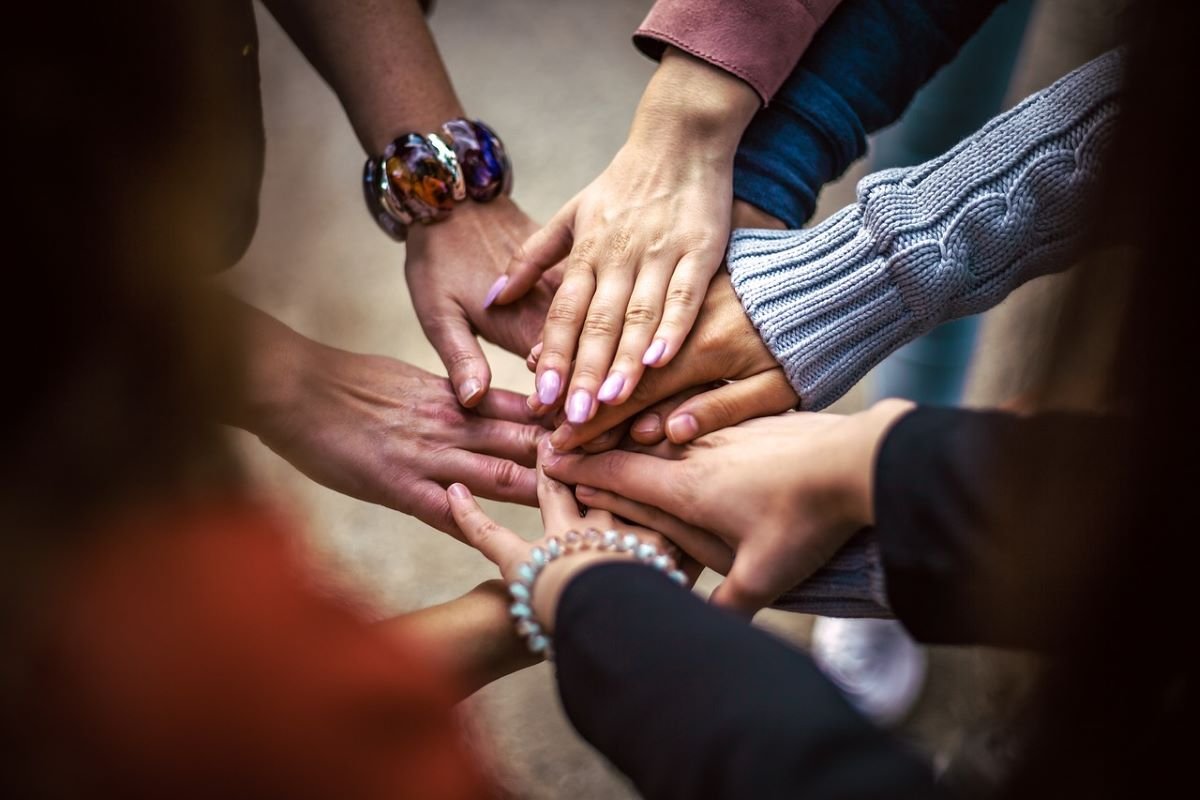 Cómo el Team Building mejora las habilidades de comunicación no verbal