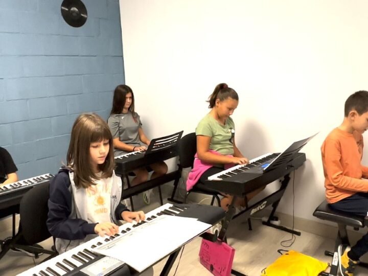 Caja de la Música lanza las nuevas y deseadas clases de piano y violín para niños y adolescentes en Arganda del Rey