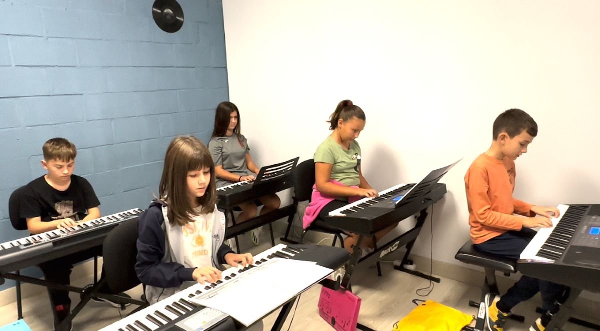 Caja de la Música lanza las nuevas y deseadas clases de piano y violín para niños y adolescentes en Arganda