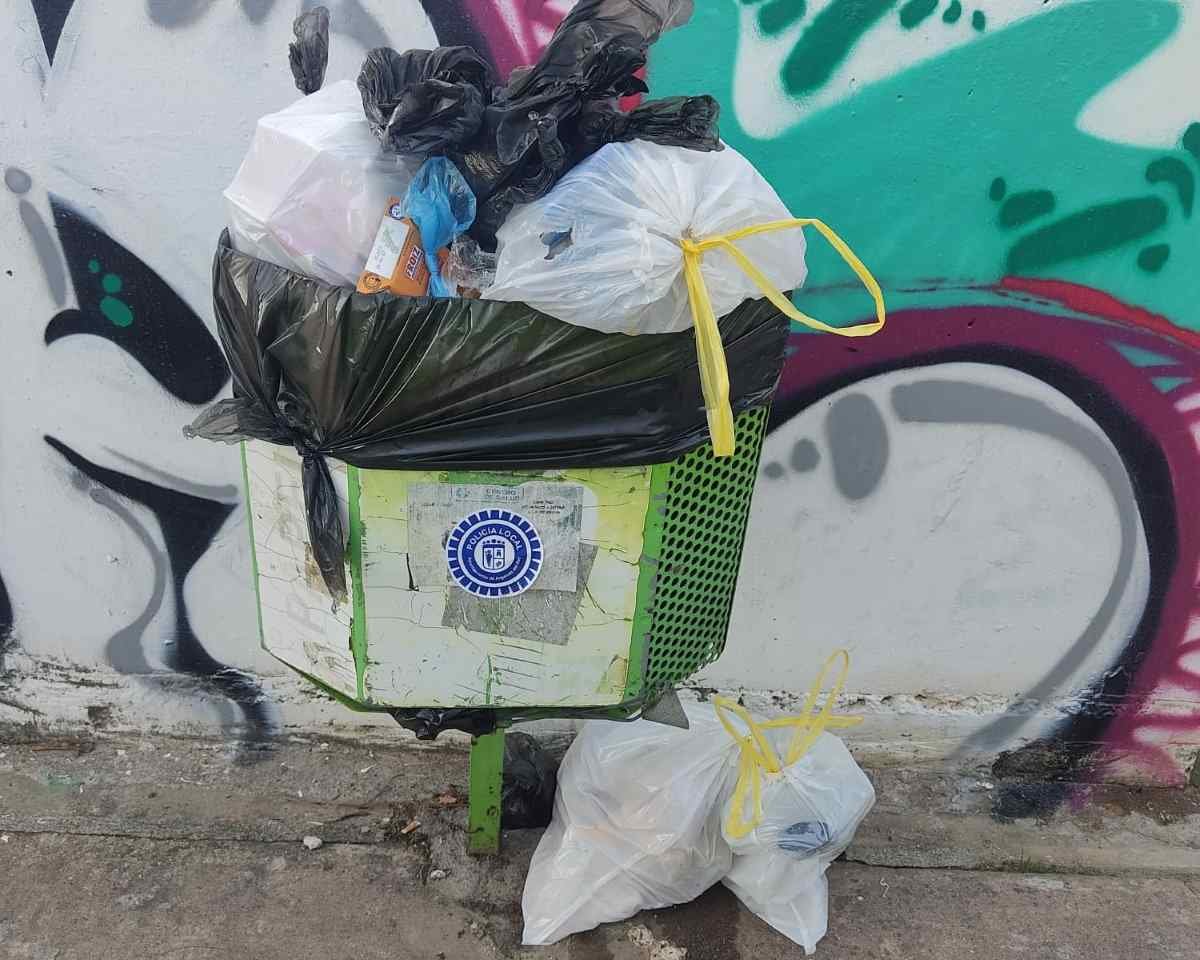 ‘Problemas de la ciudadanía’, argandeños denuncian el mal uso de las papeleras en la Vía Verde de Arganda del Rey