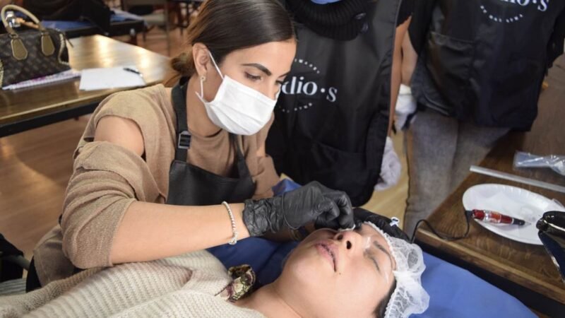 Microblading de cejas en Madrid: La tendencia que redefine tu mirada