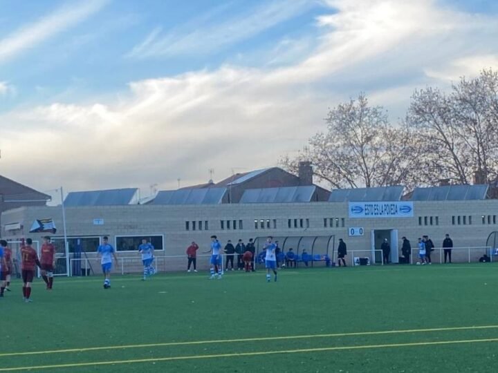 El derbi de fútbol argandeño de la categoría senior se decide con victoria de la U.D. La Poveda con un gol en el último minuto