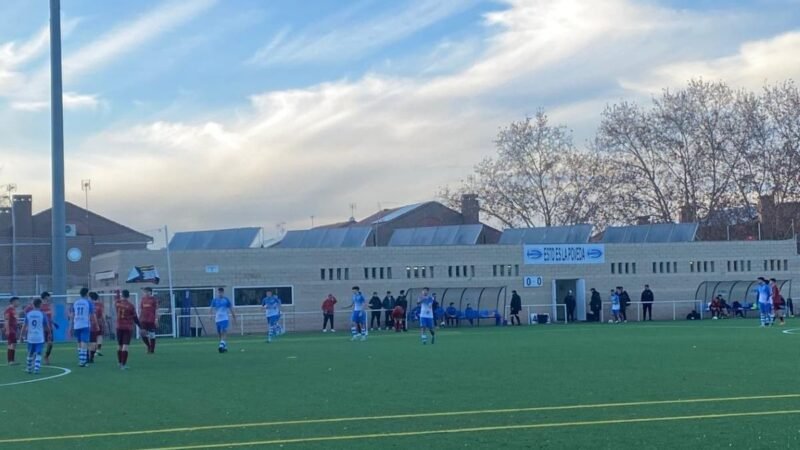 El derbi de fútbol argandeño de la categoría senior se decide con victoria de la U.D. La Poveda con un gol en el último minuto