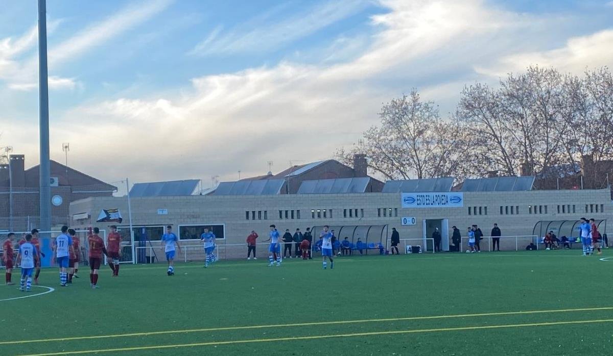 El derbi de fútbol argandeño de la categoría senior se decide con victoria de la U.D. La Poveda con un gol en el último minuto