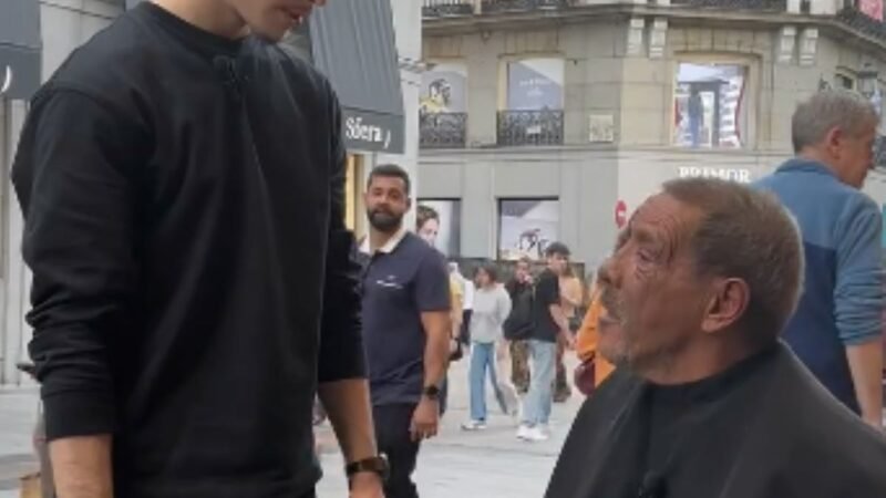 Samuel Carballares el joven argandeño que está cambiado la vida de las personas en Madrid con sus cortes de pelo gratis