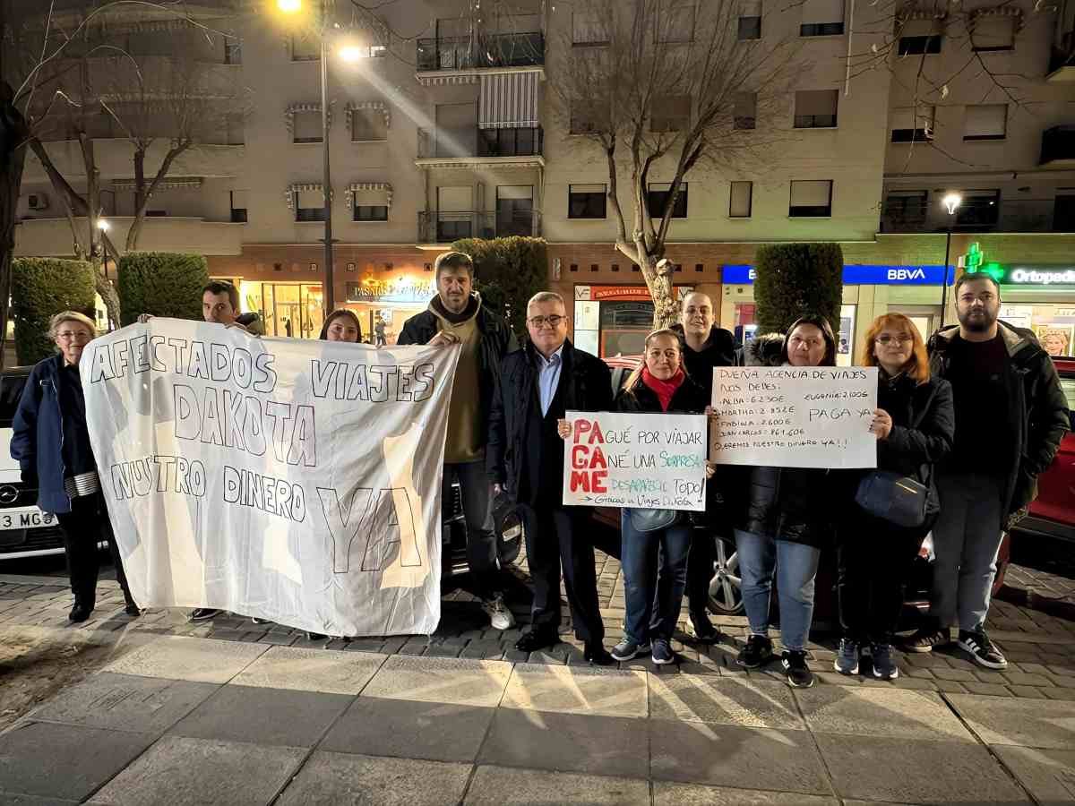 Vecinos de Arganda del Rey siguen exigiendo justicia por la presunta estafa de Dakota Viajes