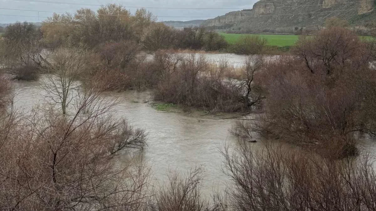 Policía Local, Guardia Civil y Protección Civil prevenidos en Arganda ante el aumento del nivel riesgo por el cauce del Jarama