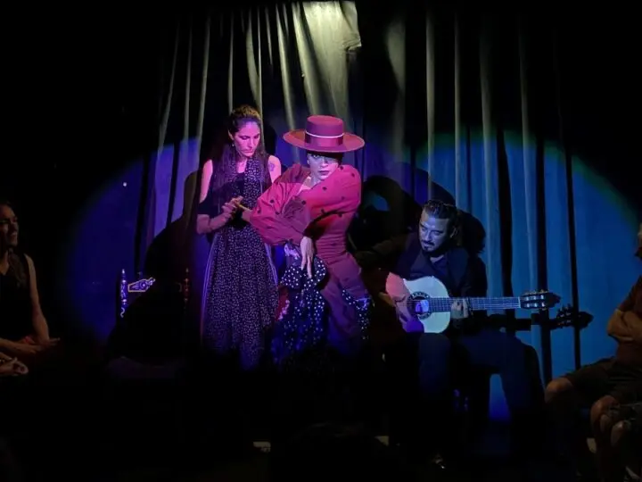 Vive la auténtica esencia del flamenco en Sevilla con Tablao Flamenco Azahar