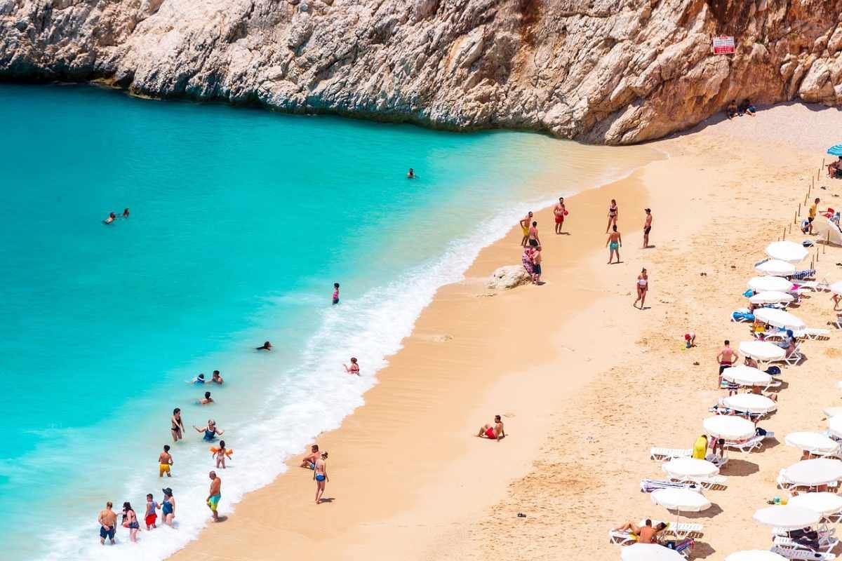 Cómo cuidar tu cabello en verano: la protección solar también es clave