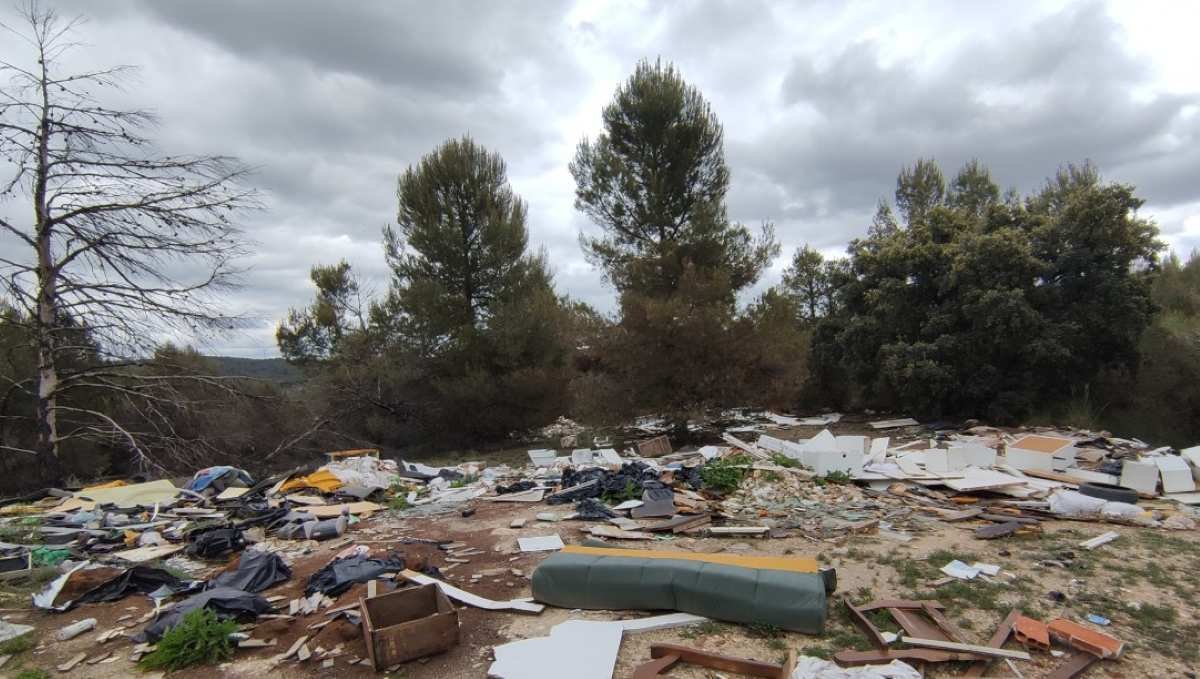 ‘Problemas de la ciudadanía’, indignación vecinal por la acumulación de basura en el Parque Natural del Sureste