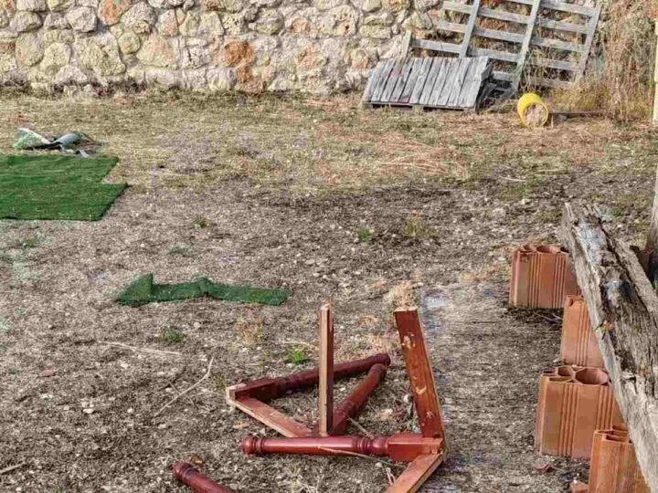 Vandalismo e indignación: destrozan la finca de trabajo de Adiestradogs en Arganda del Rey