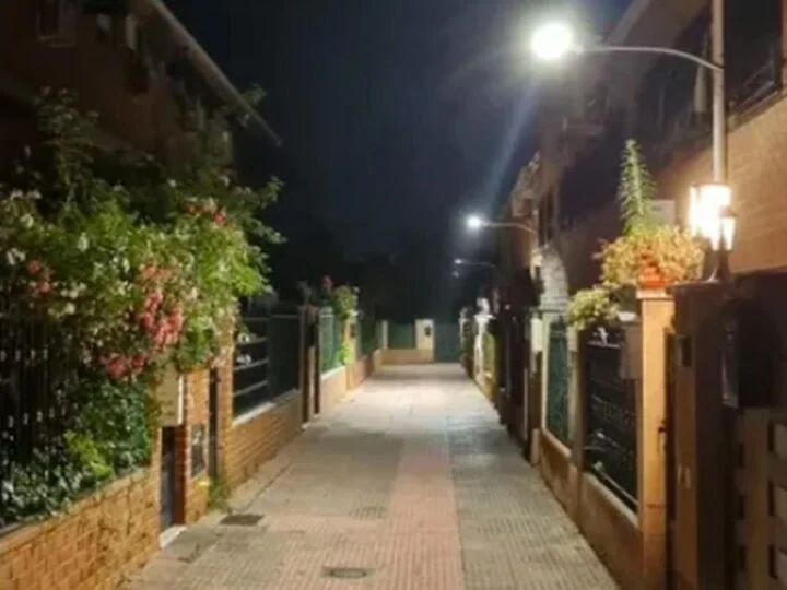 La urbanización Los Pajarillos comienza a contar con alumbrado público tras más de 40 años