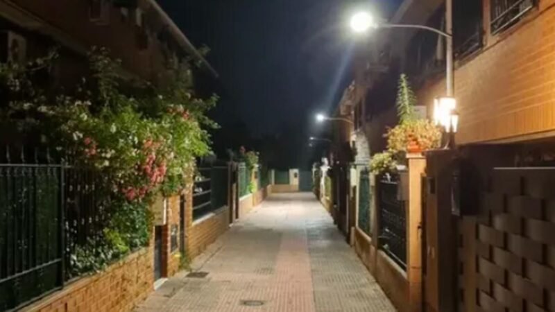 La urbanización Los Pajarillos comienza a contar con alumbrado público tras más de 40 años