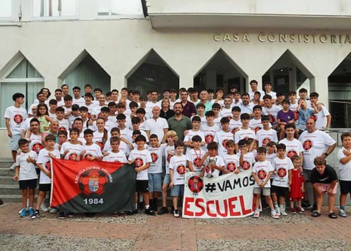Reconocimiento municipal para cinco equipos de la Escuela de Fútbol Arganda tras una temporada brillante