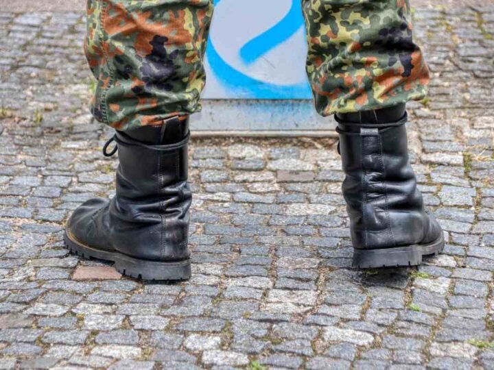Ropa militar: funcionalidad, resistencia y estilo dentro y fuera del campo