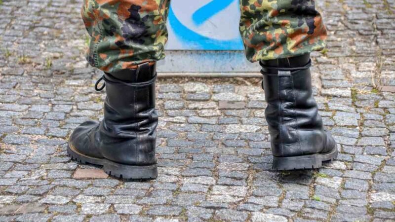 Ropa militar: funcionalidad, resistencia y estilo dentro y fuera del campo