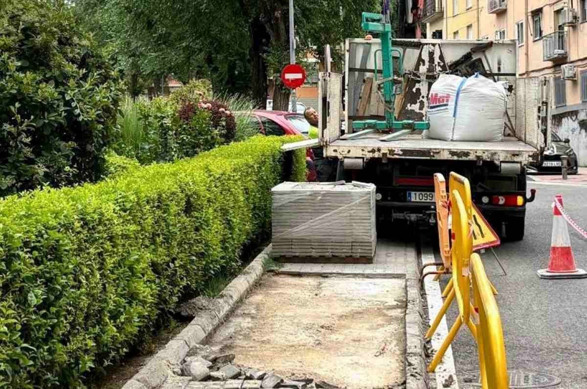 El plan de mejora de aceras sigue adelante en Arganda con nuevas intervenciones en varios barrios