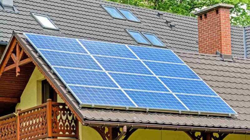 ¿Cuál es el precio de la limpieza de placas solares y por qué es clave para ahorrar más energía?