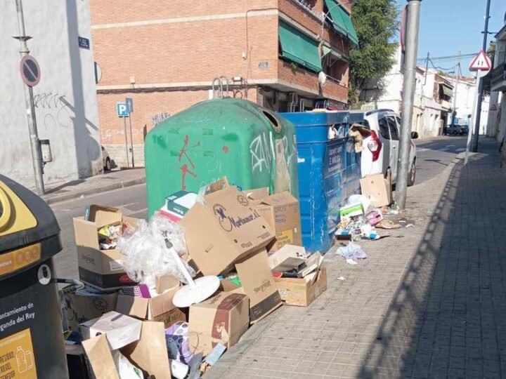 Vecinos de Arganda y del barrio de La Poveda denuncian insalubridad por contenedores cerca de viviendas
