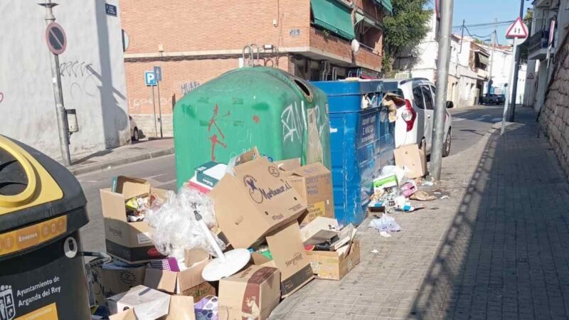 Vecinos de Arganda y del barrio de La Poveda denuncian insalubridad por contenedores cerca de viviendas
