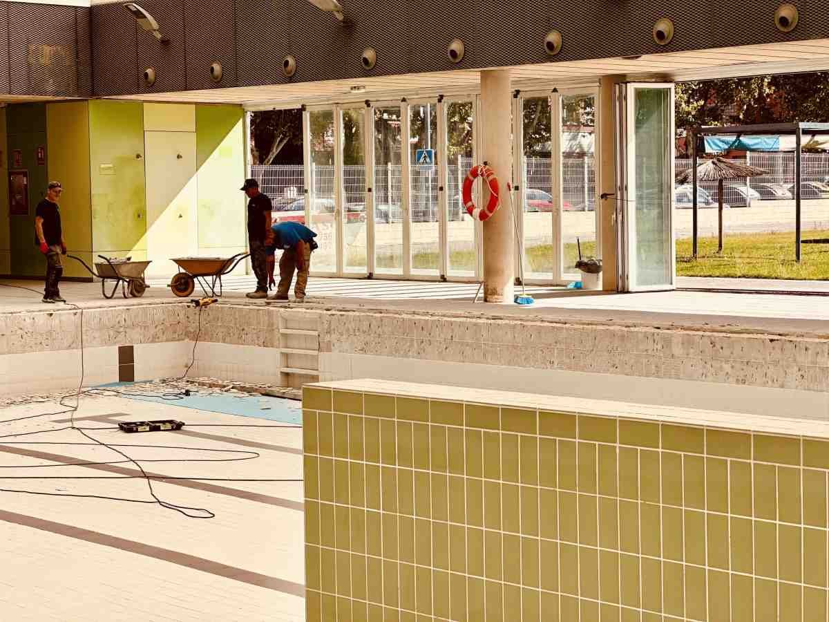 Arranca la remodelación de la piscina de La Poveda para acabar con los problemas de filtraciones