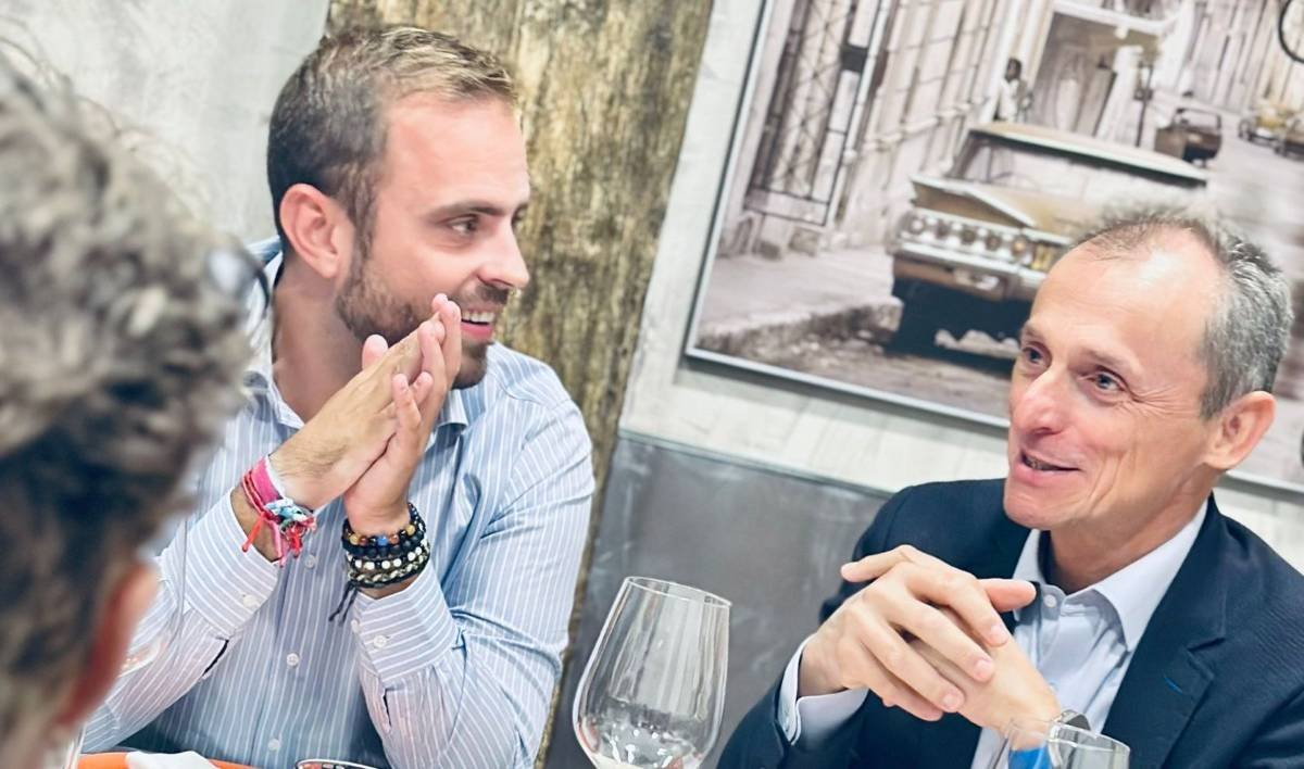 El alcalde de Arganda se reúne con Pedro Duque para avanzar en los proyectos de Hispasat en el municipio