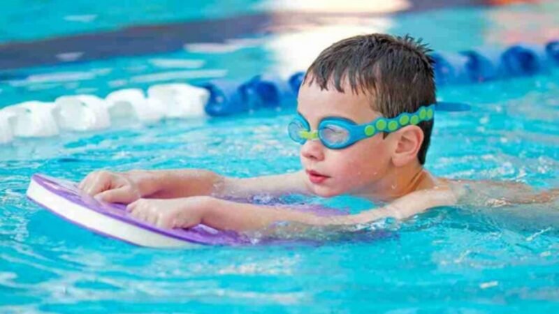 El Ayuntamiento abre las preinscripciones para los cursos municipales de natación infantil