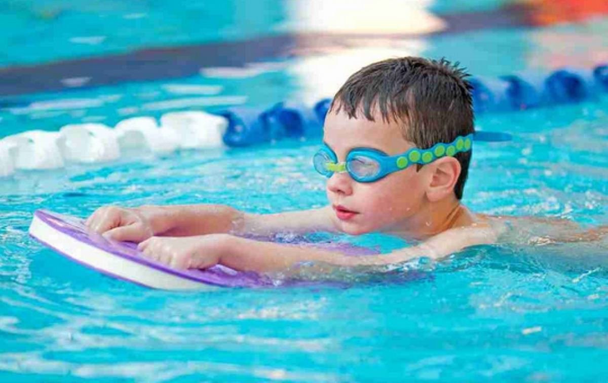 El Ayuntamiento abre las preinscripciones para los cursos municipales de natación infantil
