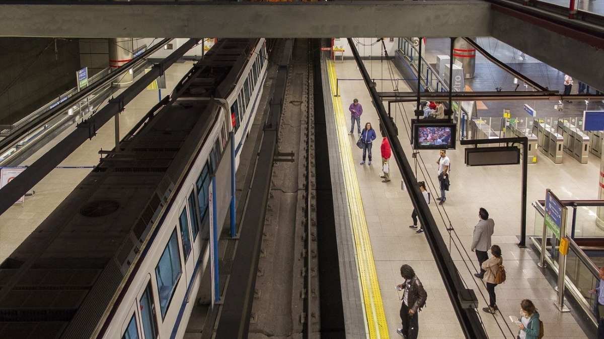 ‘Problemas de la ciudadanía’, los argandeños reclaman una mayor frecuencia del Metro ante las largas esperas e incidencias en hora punta