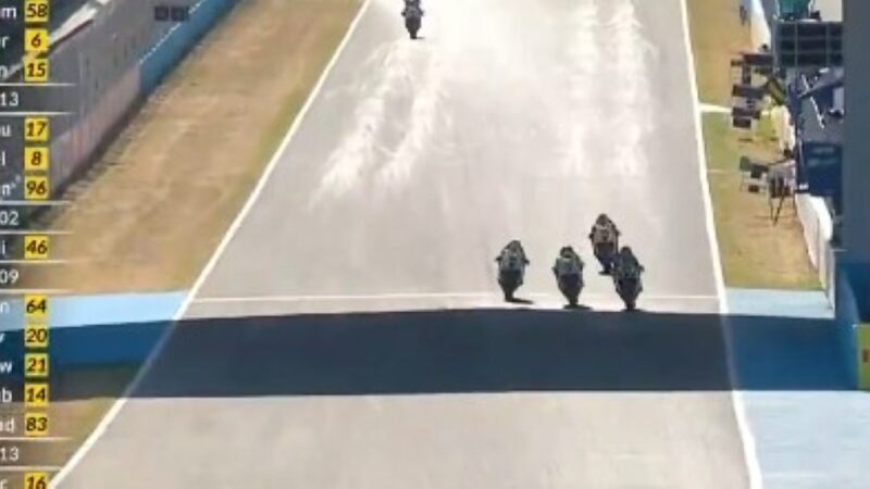 Beatriz Neila mantiene vivo el sueño del Mundial tras una carrera polémica en Jerez