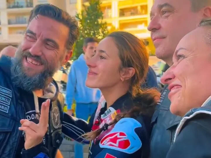 Histórico recibimiento en Arganda a Beatriz Neila tras conquistar el subcampeonato del mundo de motociclismo