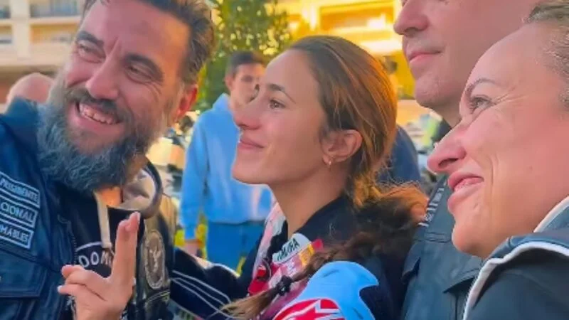 Histórico recibimiento en Arganda a Beatriz Neila tras conquistar el subcampeonato del mundo de motociclismo