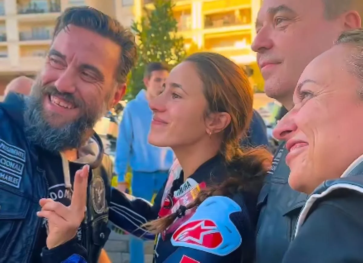 Histórico recibimiento en Arganda a Beatriz Neila tras conquistar el subcampeonato del mundo de motociclismo