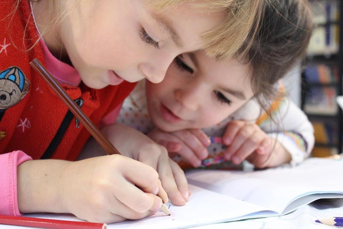 Desajuste en el mercado docente: un análisis sobre el exceso de maestros en infantil y primaria frente a escasez en secundaria