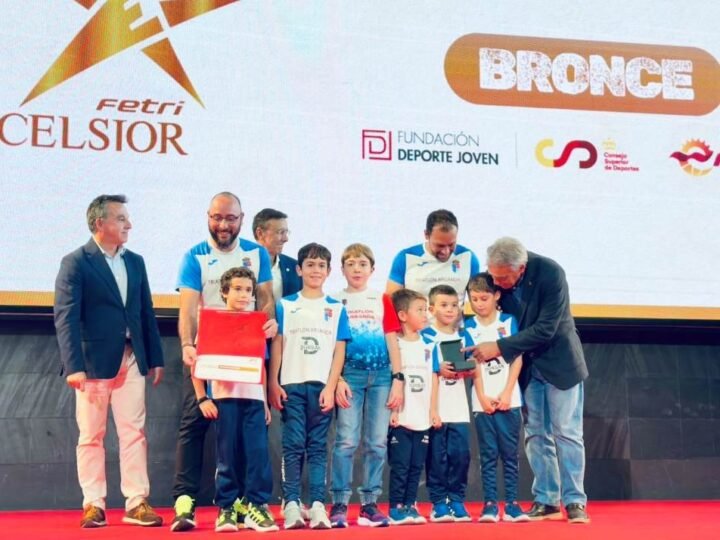 El Club Triatlón Arganda, premiado por su excelencia deportiva a nivel nacional