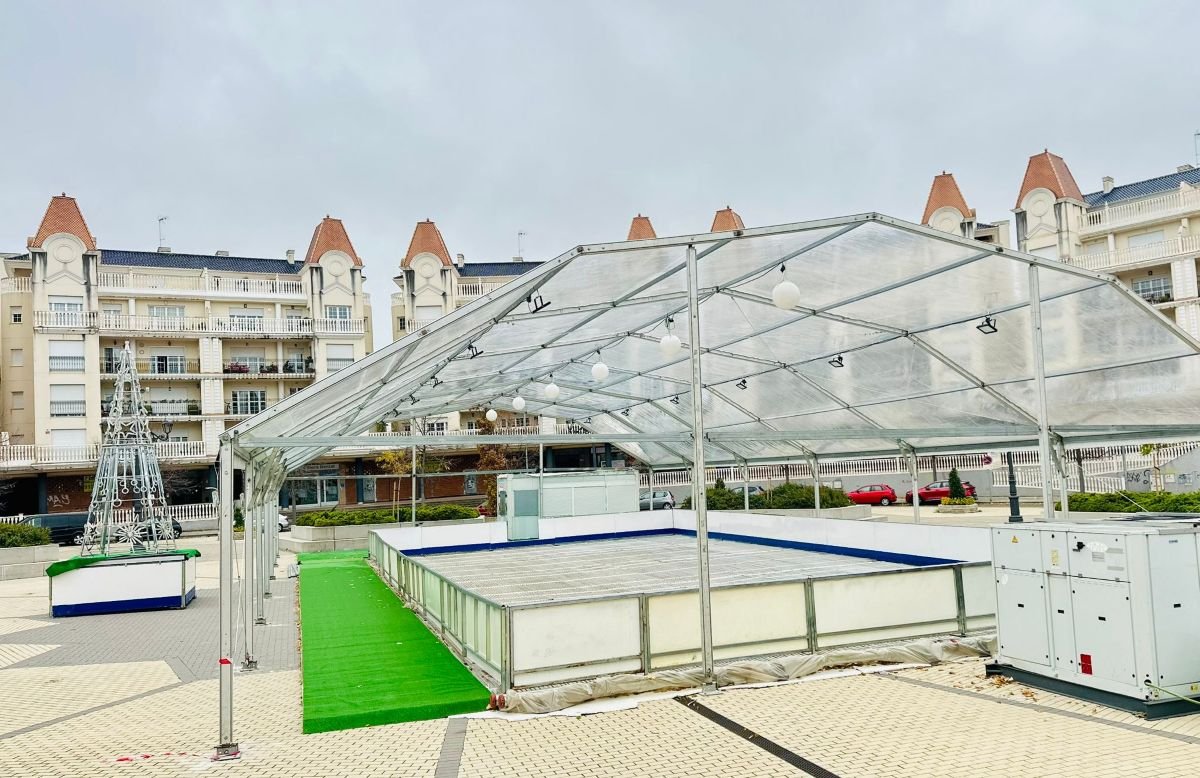 La pista de hielo natural regresa a la Plaza de la Alegría de Arganda del Rey por Navidad