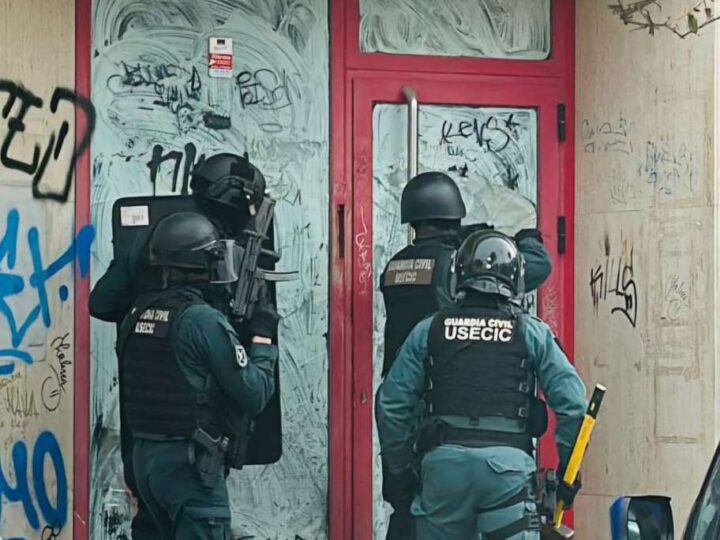 La Guardia Civil desaloja con éxito un inmueble ocupado ilegalmente en Arganda del Rey