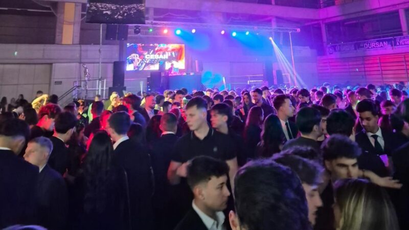 Casi 1.500 personas despiden el año y dan la bienvenida a 2026 en la Gran Fiesta de Nochevieja de Arganda