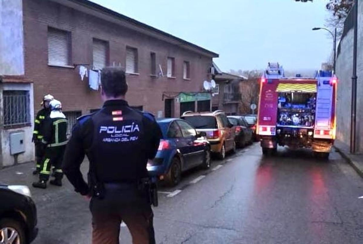 Bomberos y Policía Local intervienen en un incendio en una vivienda de la Ronda de los Almendros