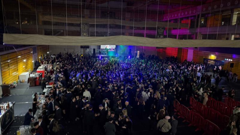 Casi 1.500 personas despiden el año y dan la bienvenida a 2026 en la Gran Fiesta de Nochevieja de Arganda