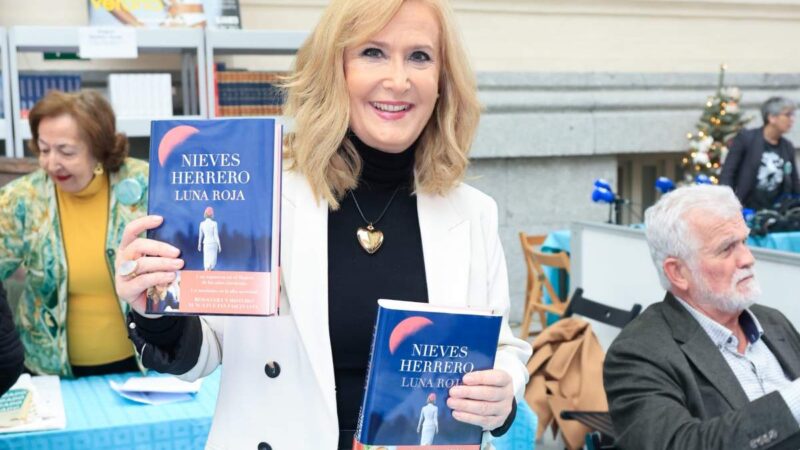 Nieves Herrero presenta su novela Luna Roja en Arganda del Rey