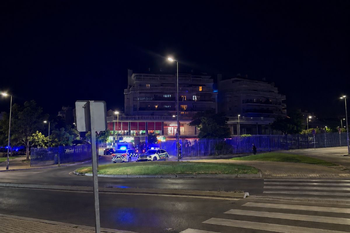 Un incendio en las vías del Metro de Arganda provoca un corte de luz en parte de Los Villares