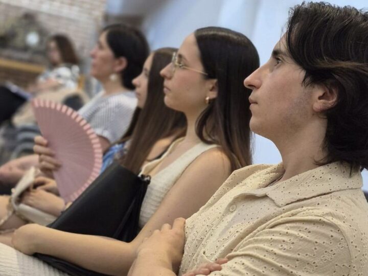 Arganda premia la excelencia académica de quince estudiantes becados por su rendimiento