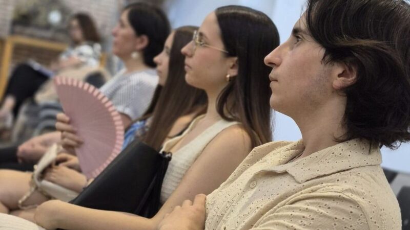 Arganda premia la excelencia académica de quince estudiantes becados por su rendimiento